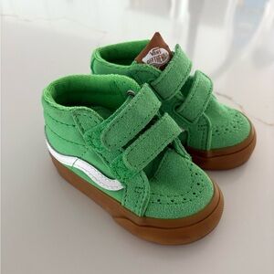 4.5 Toddler 
Never been worn 
Vans 
Green